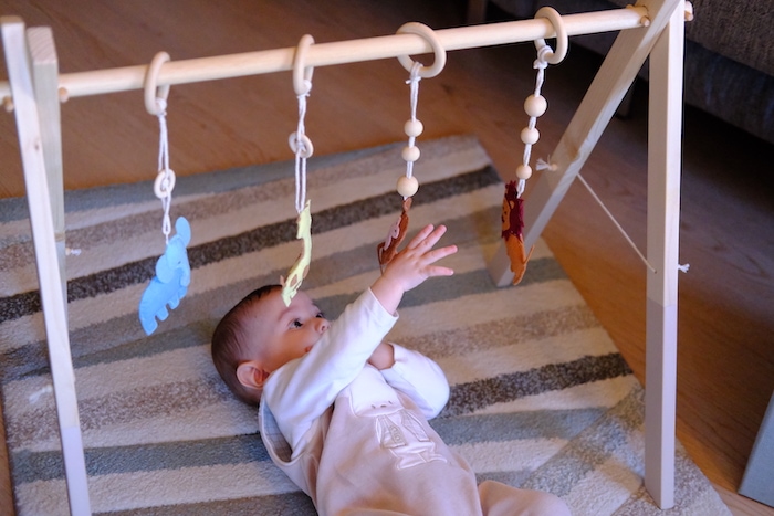 Regalo neonato: i bundle Cherieswood con baby gym, tappetino e pannello sensoriale