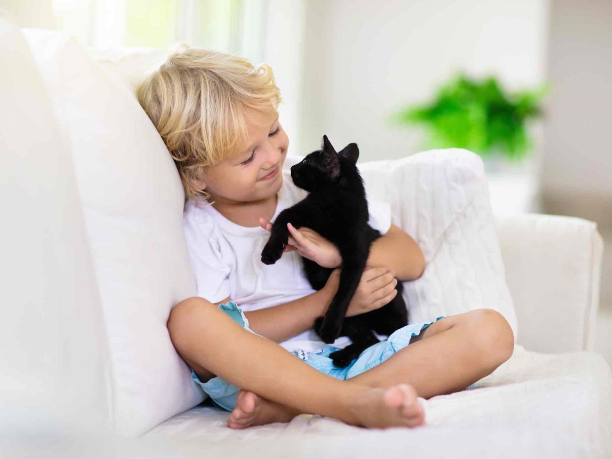 Bambini e animali domestici: i benefici di una convivenza stimolante