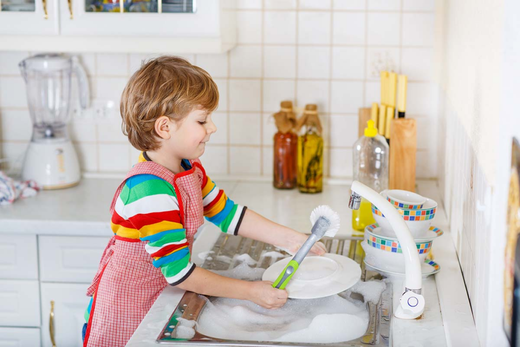 Bambini lavori domestici

