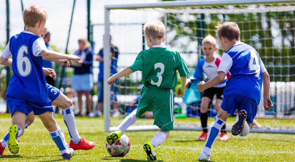 Calcio e bambini: benefici e sfide di giocare a calcio da piccoli